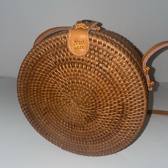 Wicker Urban Outfitters Circle Purse - Picture 1 of 5